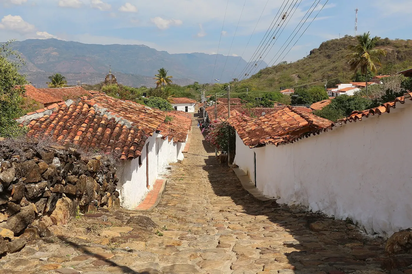 Calle de casas de una planta en Guane