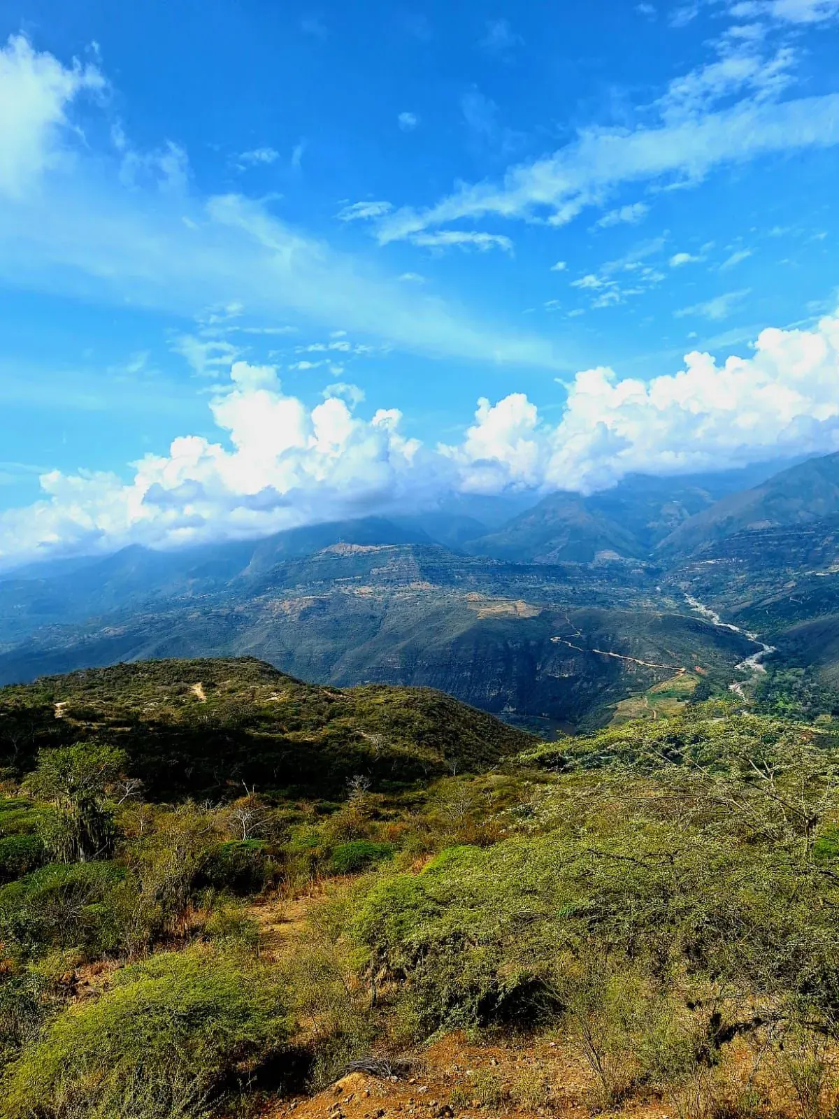 Paisaje de cañones y montañas visto desde Barichara