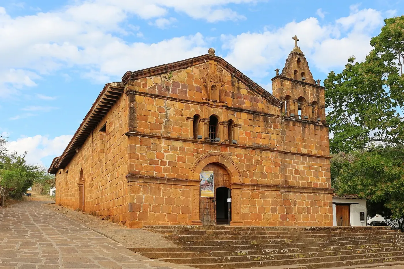 Capilla de Santa Bárbara de Barichara, en piedra, en lo alto del pueblo